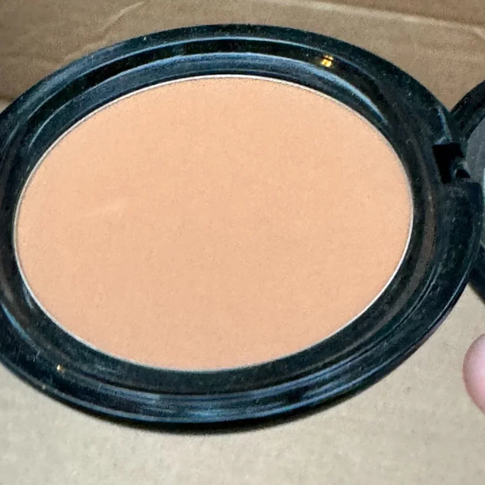 OSP Cosmetics Oil Free Pressed Powder in Matte Coco